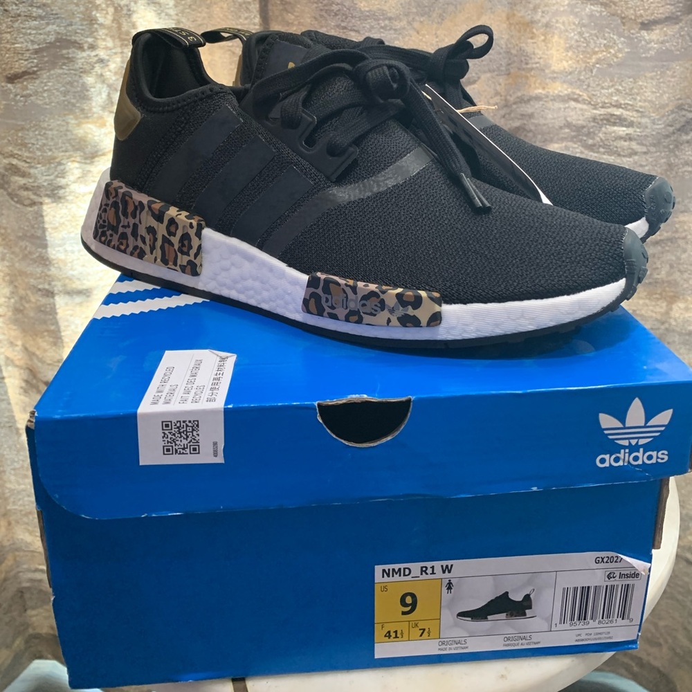 Adidas women’s NMD_R1 Size 9